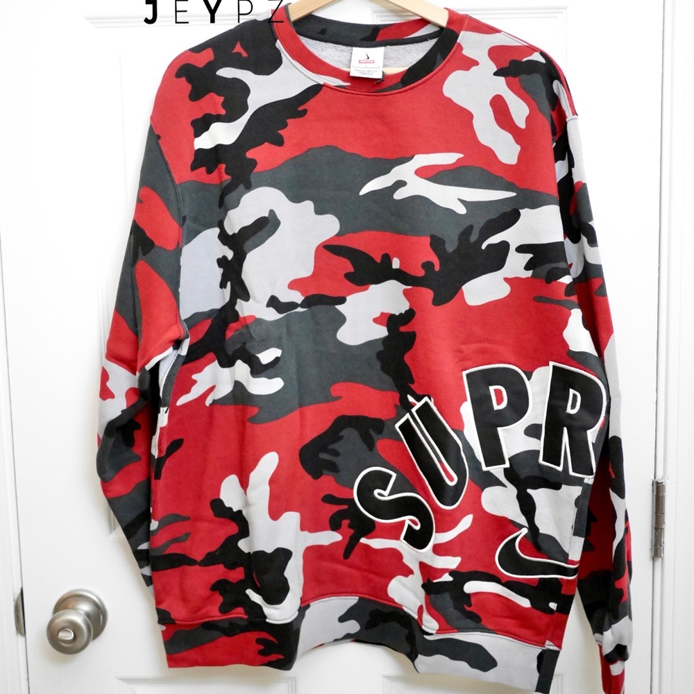 SUPREME/ NIKE ARC CREWNECK RED CAMO/ SIZE LARGE SS22 WEEK 14/ (IN HAND A…